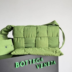 보테가 베네타 패딩 카세트 크로스